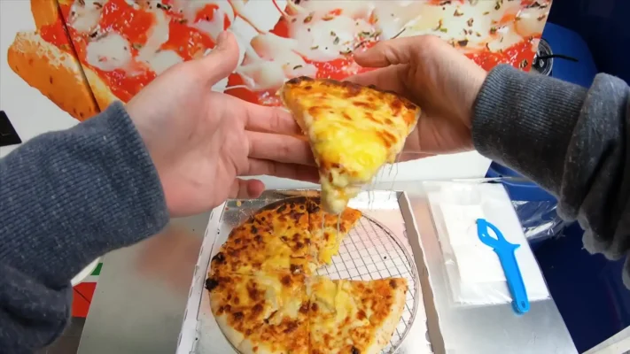 دستگاه پخت خوکار پیتزا در ژاپن